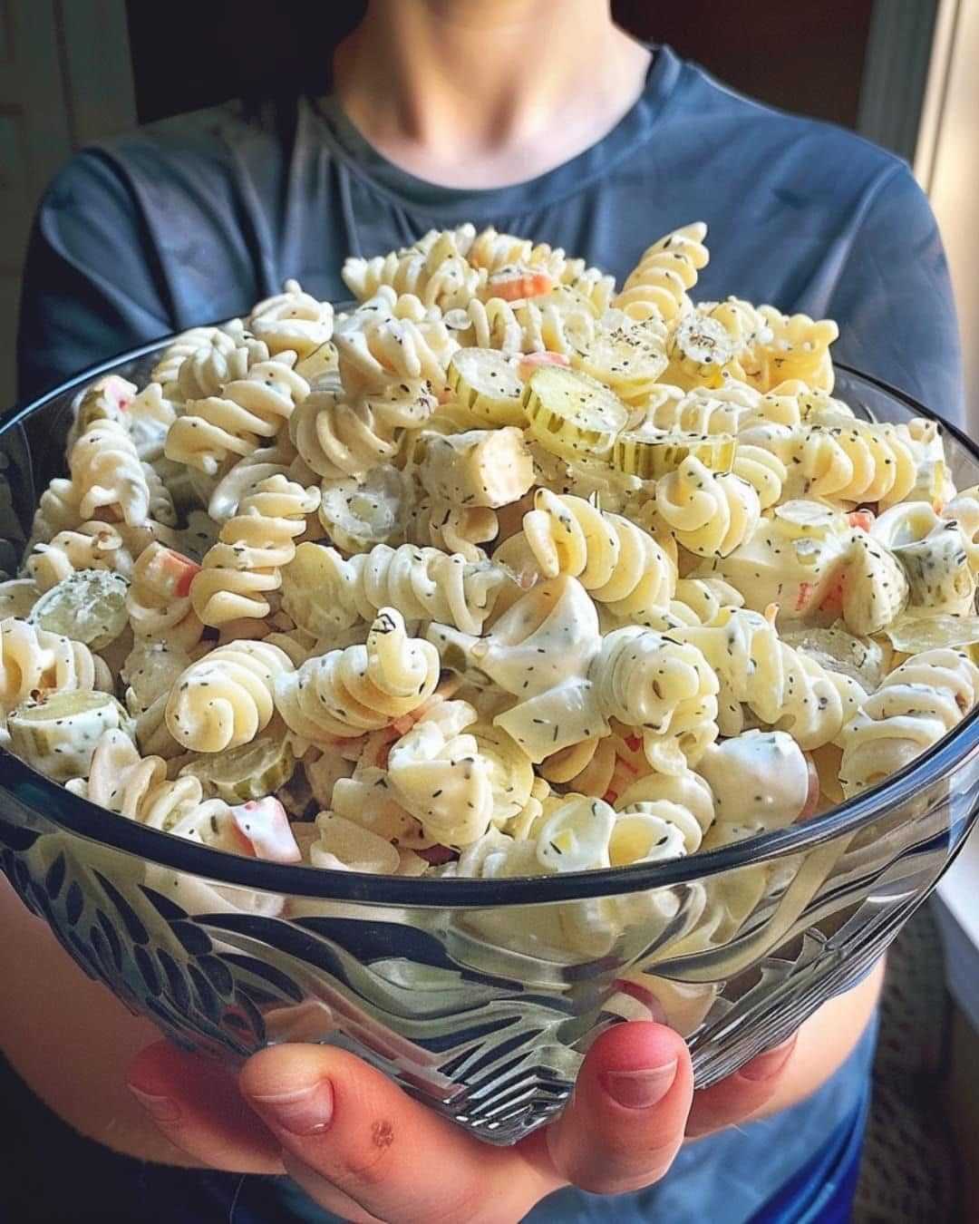Enjoy this Tangy Dill Pickle Pasta Salad