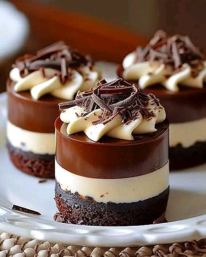 Chocolate Royale Mini Cakes