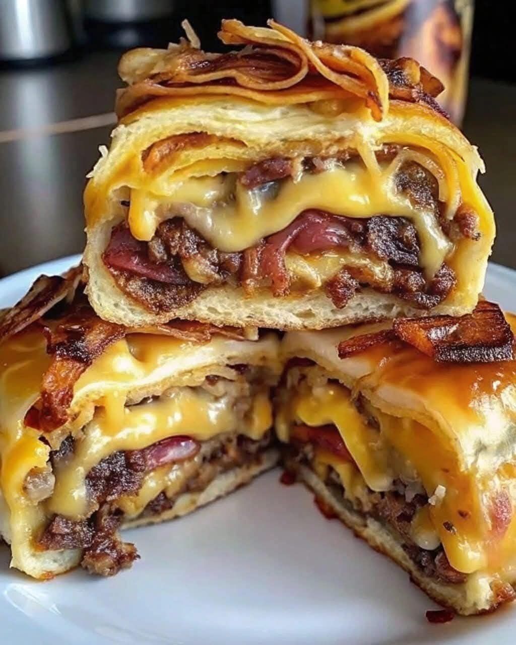 Garlic Butter Bacon Cheeseburger Rollups – The Ultimate Cheesy Snack!