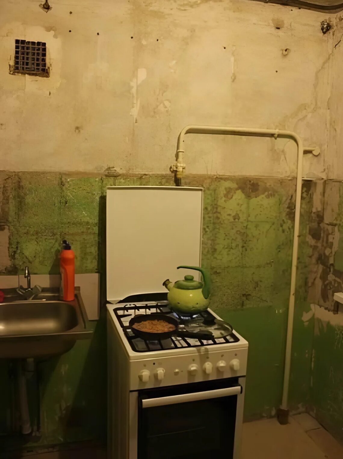 An Incredible Transformation: My Husband Renovated Our 5 m² Kitchen While I Was Away